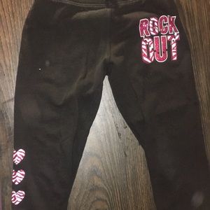 I’m selling a pair of sweat pants for girls
